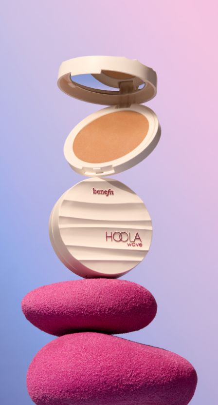 Imagen de productos para mejillas de la marca. BENEFIT