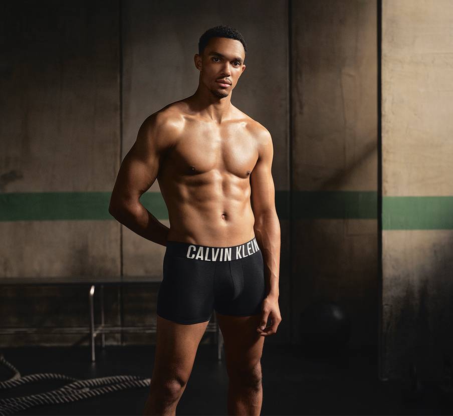 Imagen de hombre en ropa interiror negra, CLAVIN KLEIN
