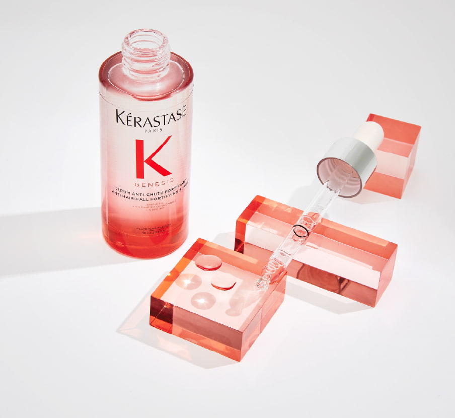 imagen de gotero blanco con rosa de la marca KERASTASE