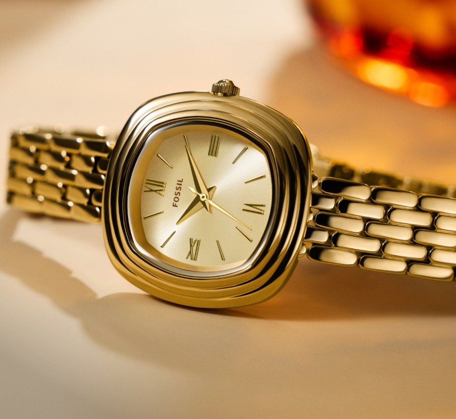 imagen de 3 relojes dorados con caratula blanca de la marca FOSSIL